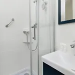 Bright For 5 In Center By Renters Apartment *