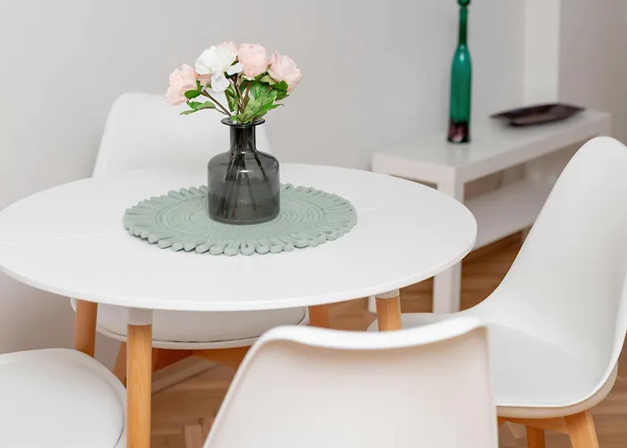 شقة Bright For 5 In Center By Renters غدينيا