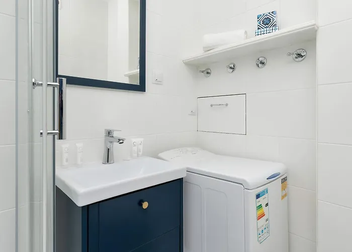 Bright For 5 In Center By Renters * غدينيا